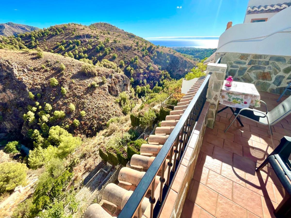 Apartamentos Axarquia , Frigiliana, Terraza Privada Con Vistas A La Montana Rio Y Al Mar Exterior photo