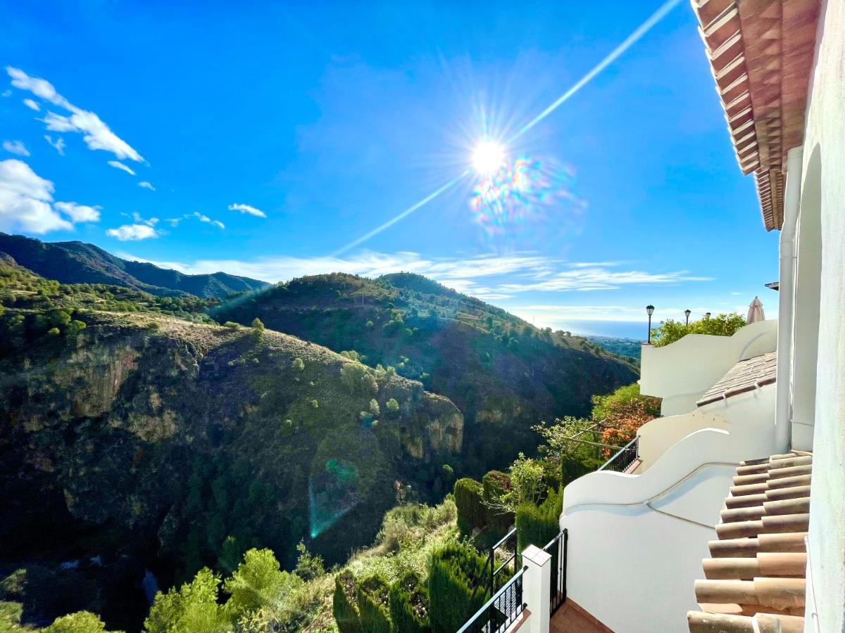 Apartamentos Axarquia , Frigiliana, Terraza Privada Con Vistas A La Montana Rio Y Al Mar Exterior photo