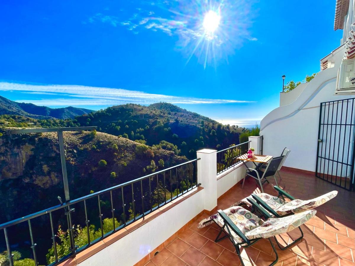 Apartamentos Axarquia , Frigiliana, Terraza Privada Con Vistas A La Montana Rio Y Al Mar Exterior photo