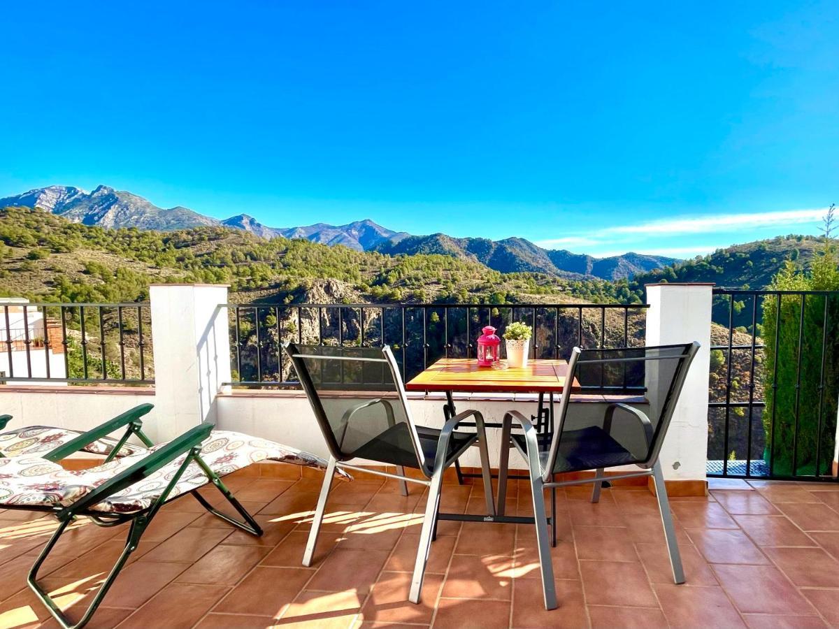 Apartamentos Axarquia , Frigiliana, Terraza Privada Con Vistas A La Montana Rio Y Al Mar Exterior photo