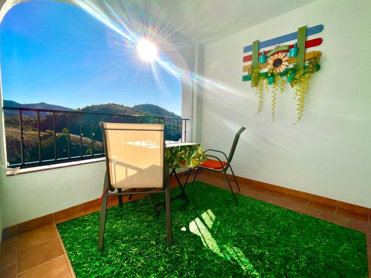 Apartamentos Axarquia , Frigiliana, Terraza Privada Con Vistas A La Montana Rio Y Al Mar Exterior photo