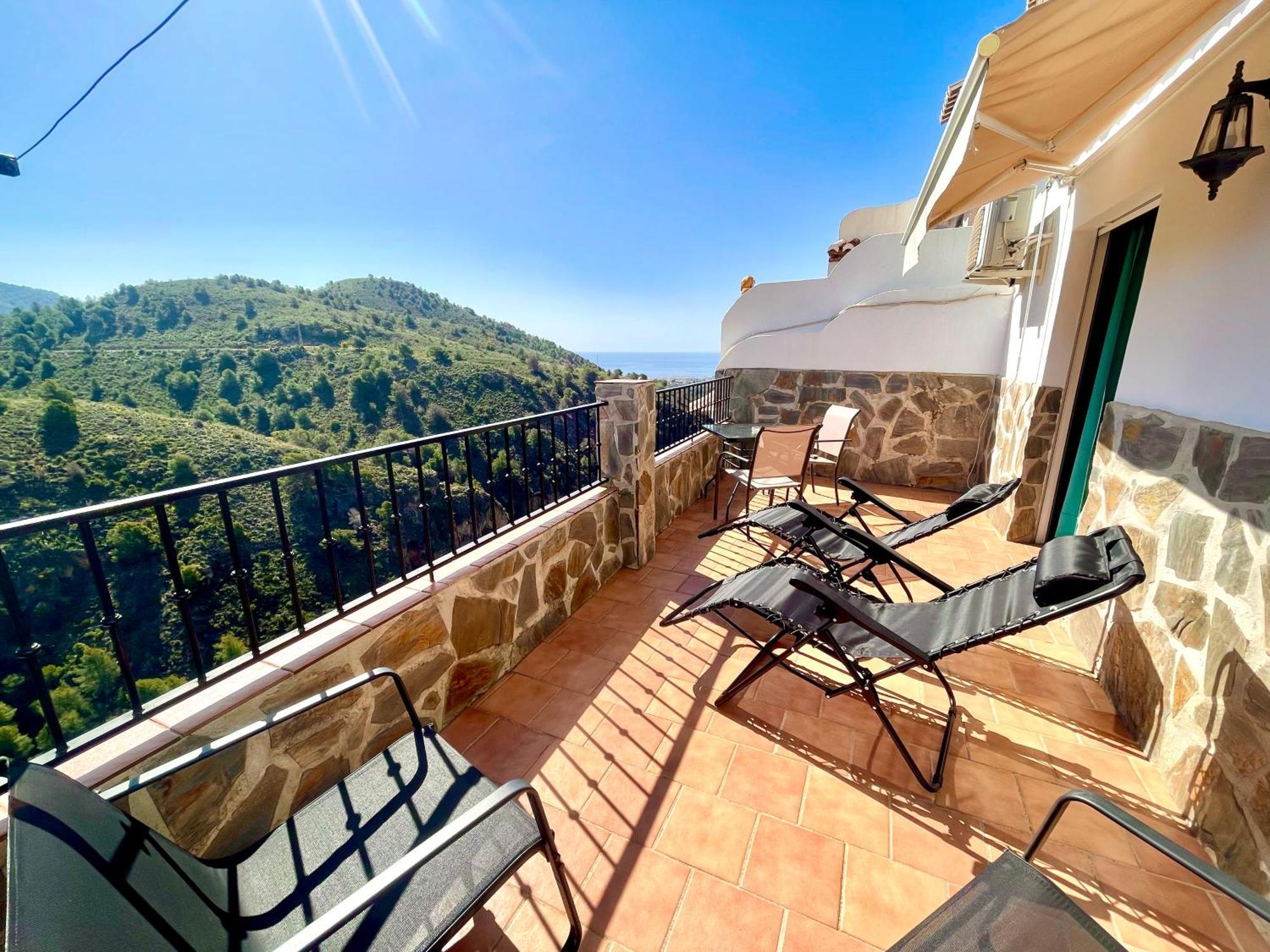 Apartamentos Axarquia , Frigiliana, Terraza Privada Con Vistas A La Montana Rio Y Al Mar Exterior photo