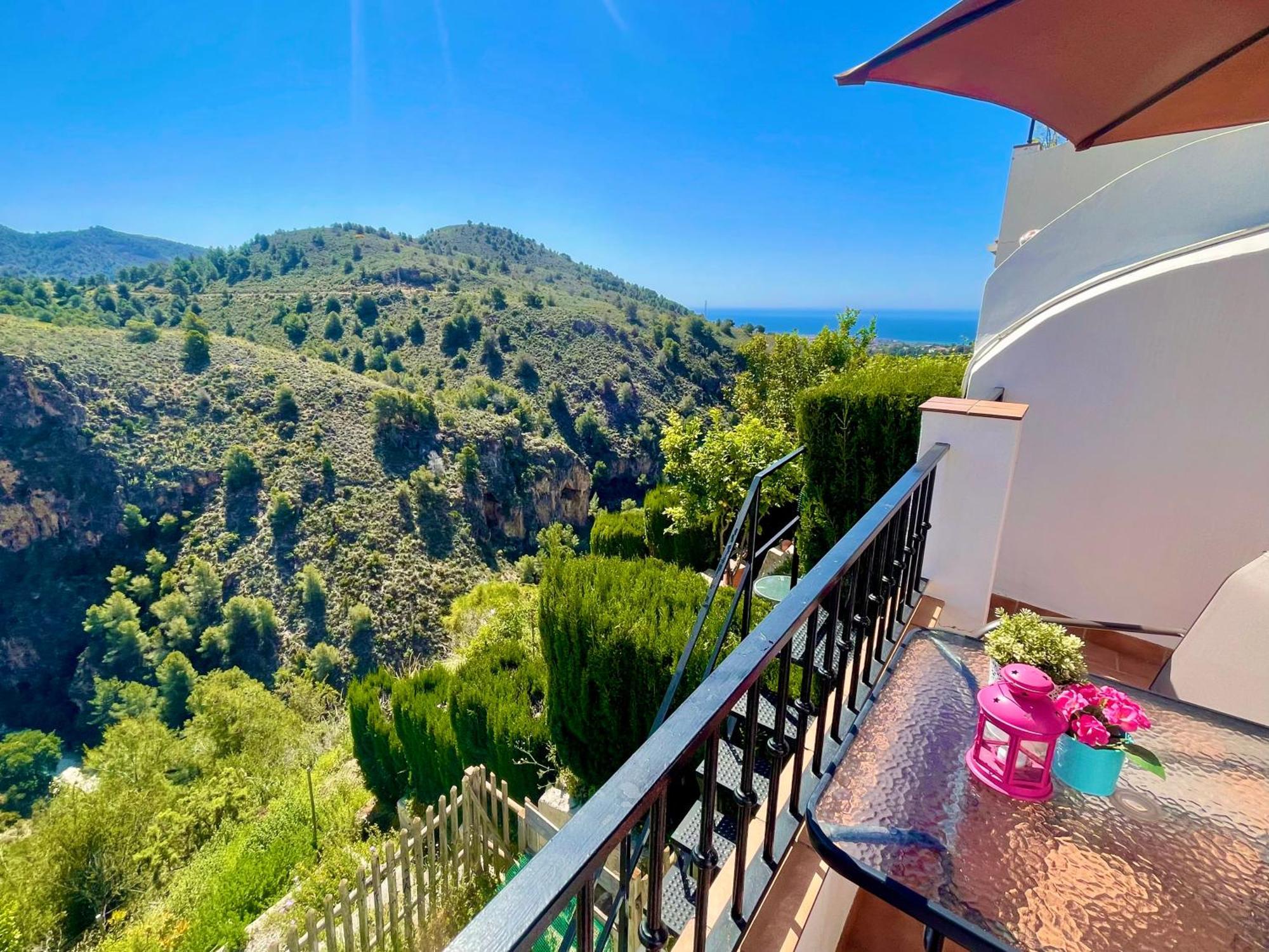 Apartamentos Axarquia , Frigiliana, Terraza Privada Con Vistas A La Montana Rio Y Al Mar Exterior photo